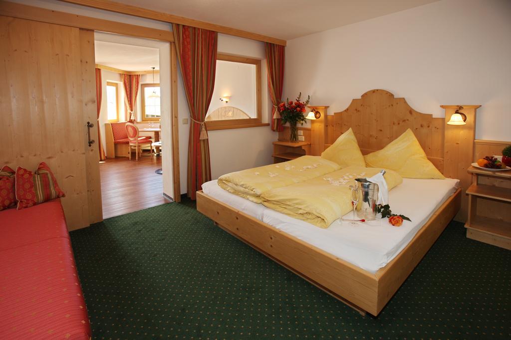 Hotel Alpenkönig Zell am Ziller Zimmer foto