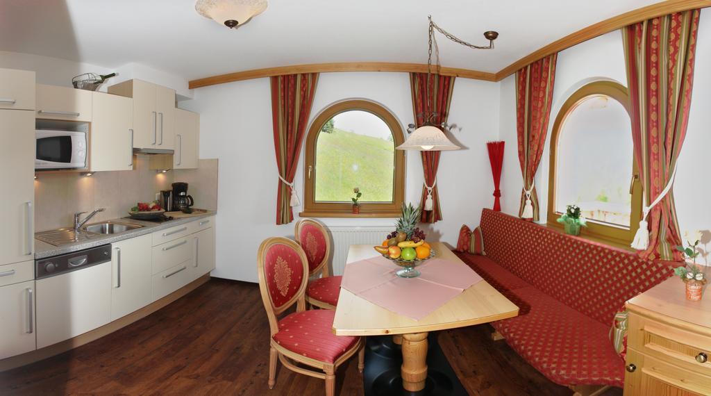 Hotel Alpenkönig Zell am Ziller Zimmer foto